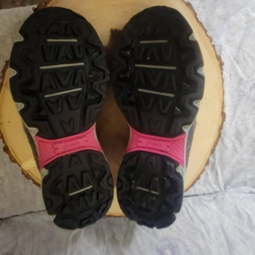 Asics Gel Venture  women's size 7.5 running, walking,training, comfortable. - Picture 5 of 9